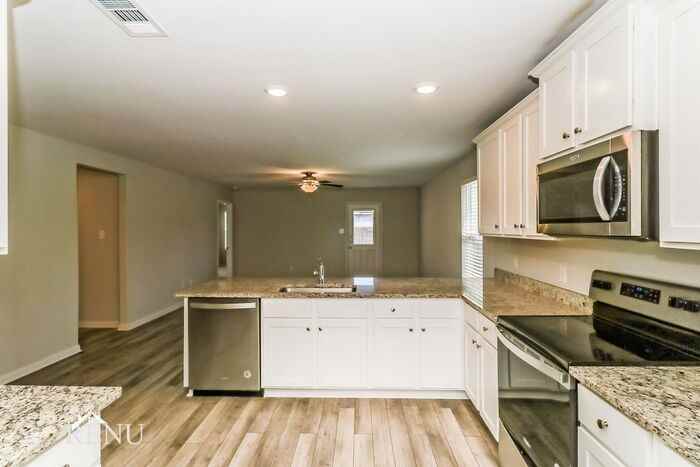 18616 Allen Welch Drive - Photo 2 of 21