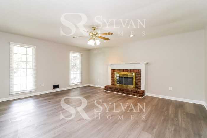 582 Abbington Ln - Photo 4 of 16