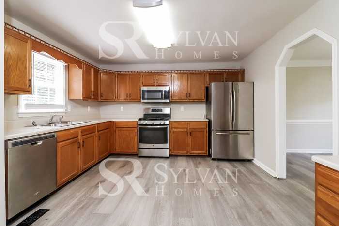 582 Abbington Ln - Photo 7 of 16