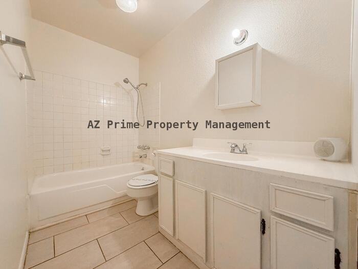 2219 W Morten Ave #5 - Photo 5 of 14