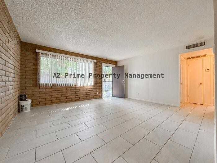 2219 W Morten Ave #5 - Photo 7 of 14