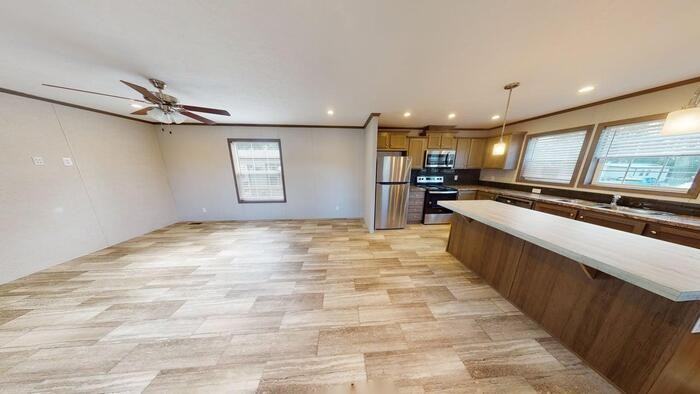 111 American Ave - Photo 3 of 28