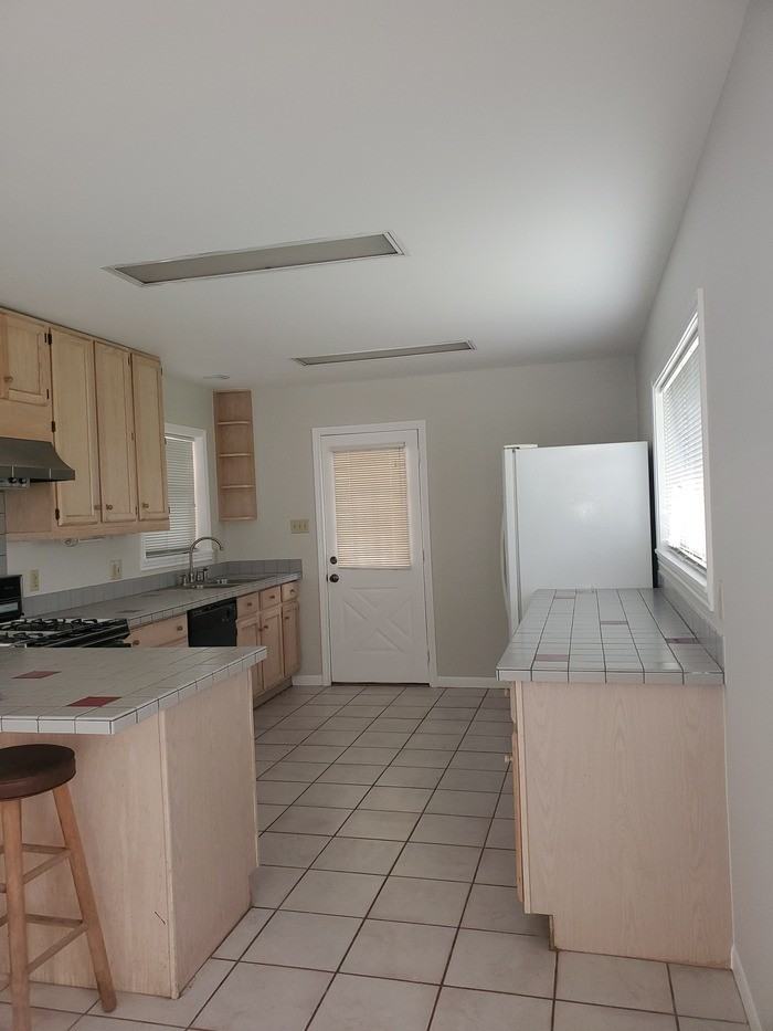 2301 North Parkwood Street - Photo 2 of 18