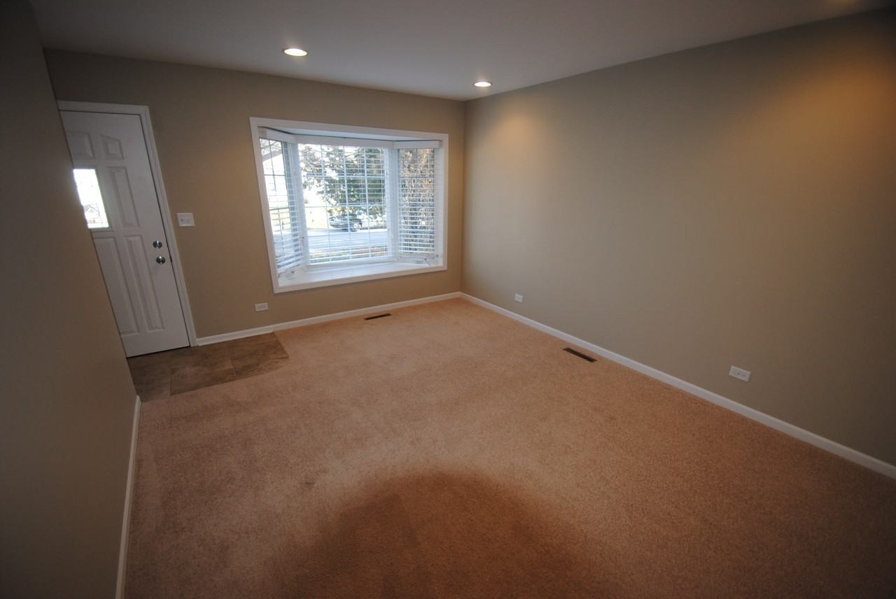 1404 Brentwood Dr - Photo 2 of 14