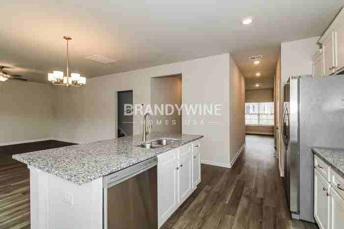 589 Glenmanor Dr - Photo 5 of 20