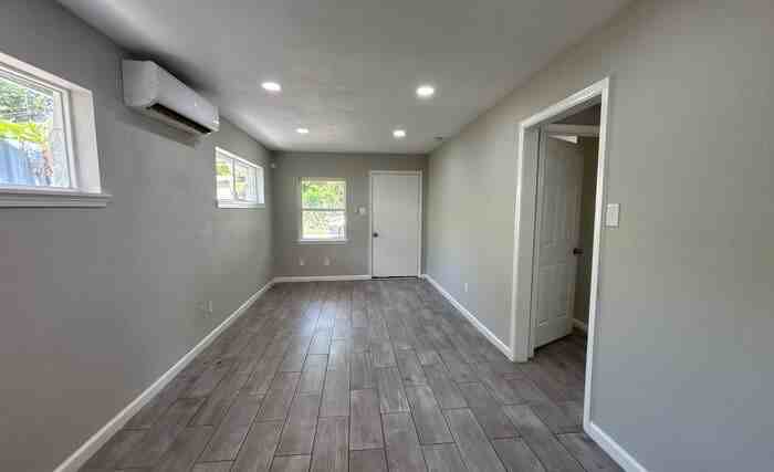 3028 Francis St - Photo 4 of 20