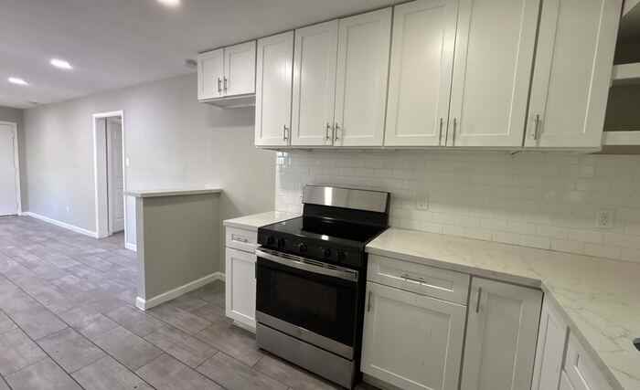 3028 Francis St - Photo 7 of 20