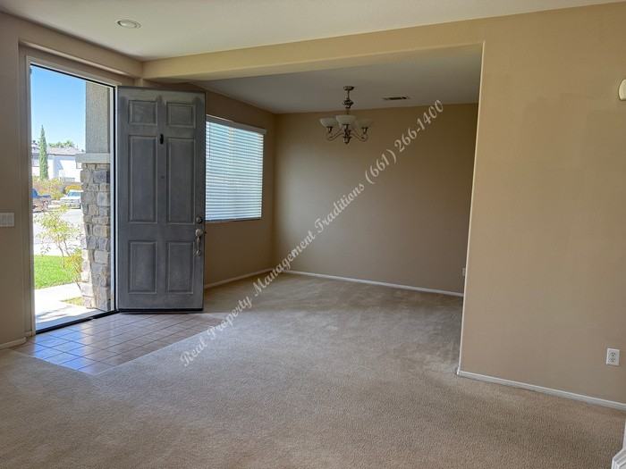 39294 Butler St - Photo 3 of 38