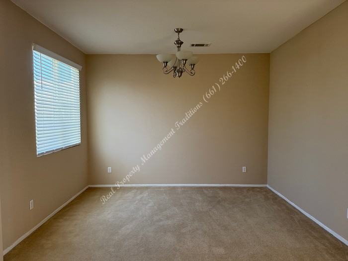 39294 Butler St - Photo 4 of 38