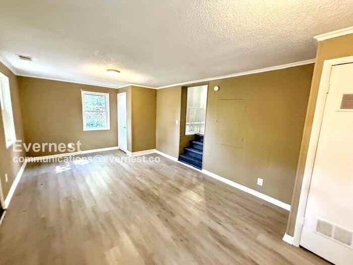 109 22nd Ave W - Photo 7 of 20