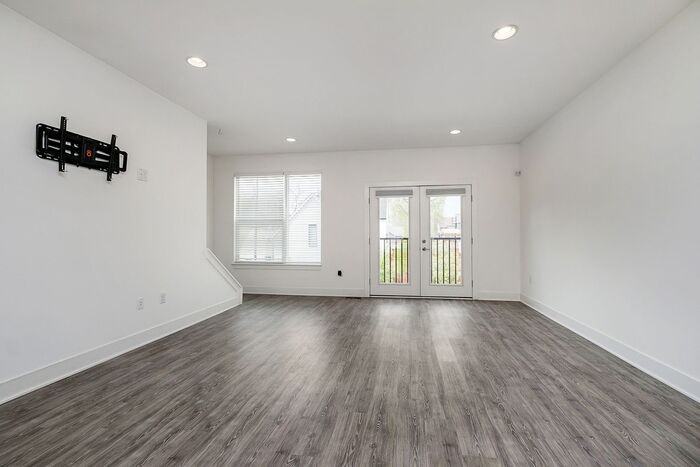 457 E 19th St - Photo 6 of 25