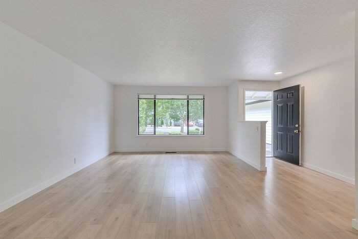 947 S 2nd Ave - Photo 6 of 29