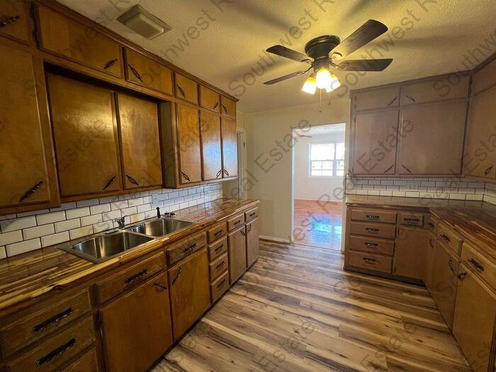 505 South Lamar Street - Photo 3 of 22