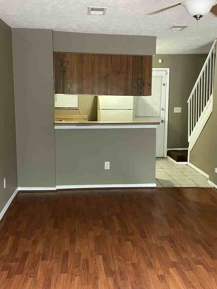 436 Prince Of Wales - Photo 2 of 10