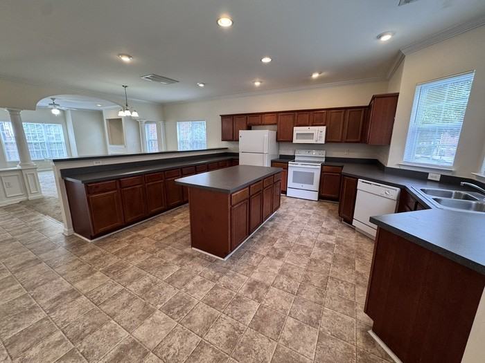 214 Molly Court - Photo 5 of 17