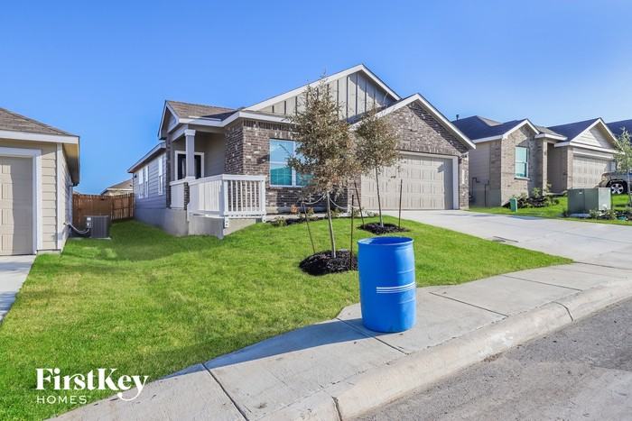 13027 Rosemary Cove - Photo 2 of 15