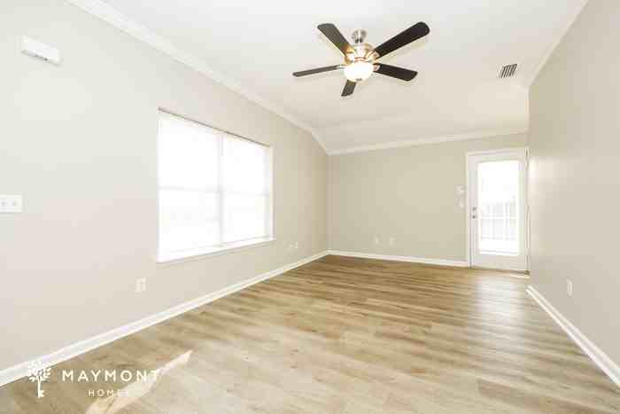 233 Lake Forest Dr - Photo 4 of 12