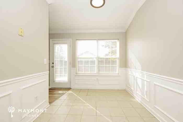 233 Lake Forest Dr - Photo 5 of 12