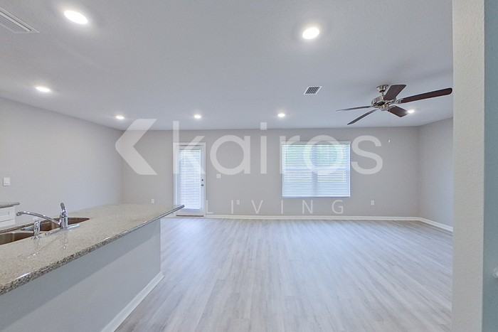 273 Monarch Ln - Photo 4 of 28