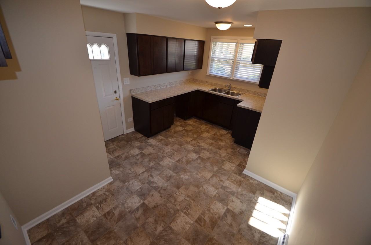 3537 George St - Photo 3 of 7