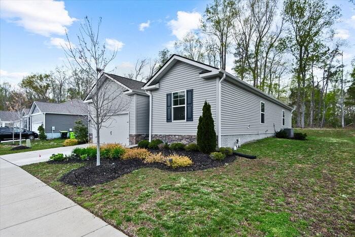 18099 Coolidge Ln - Photo 2 of 28