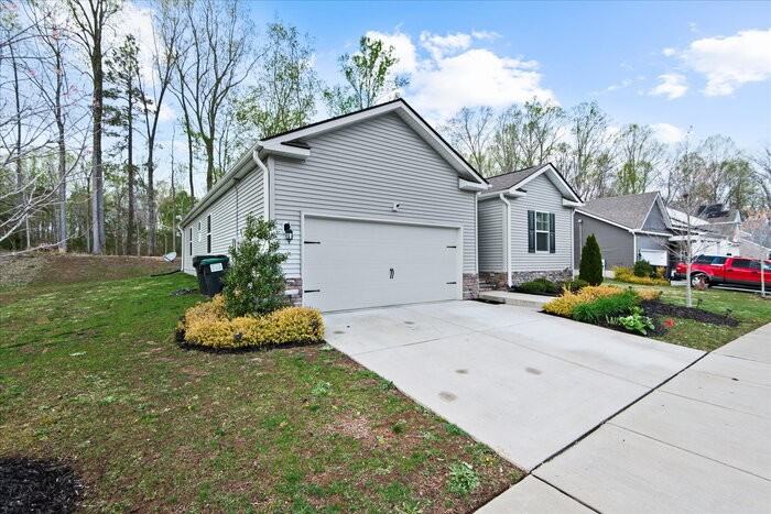 18099 Coolidge Ln - Photo 3 of 28