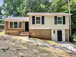 featured image of 2815 Crescent Ln