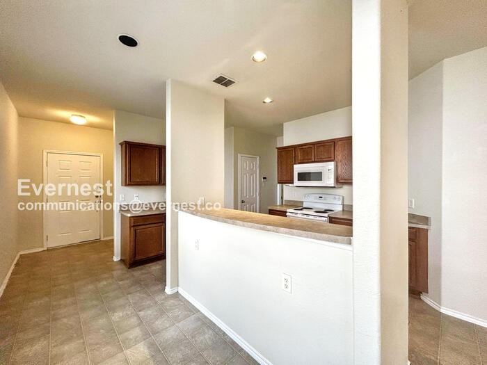 2226 Hidden Mdw - Photo 4 of 24