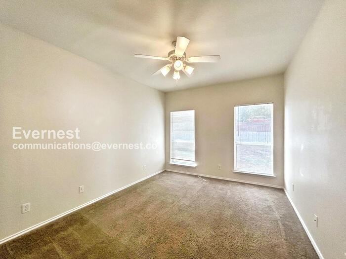 2226 Hidden Mdw - Photo 5 of 24