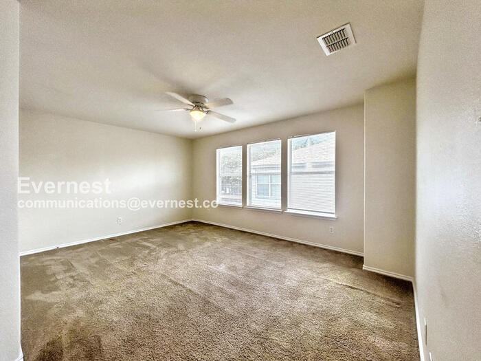 2226 Hidden Mdw - Photo 7 of 24