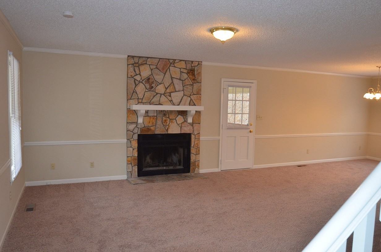 2359 Oakton Dr - Photo 3 of 10