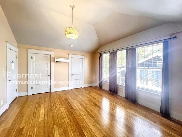 803 Willow St #B - Photo 5 of 13