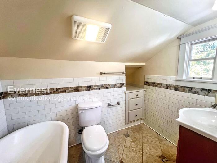 803 Willow St #B - Photo 7 of 13