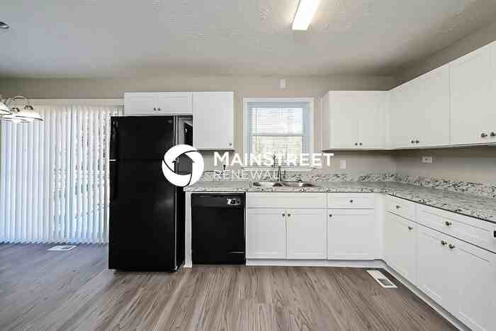 4975 Manor Dr - Photo 5 of 17