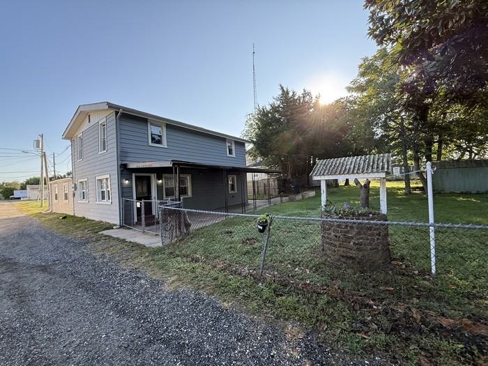 1323 N Main St - Photo 2 of 38