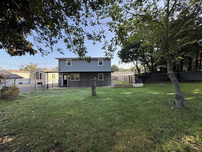 1323 N Main St - Photo 3 of 38