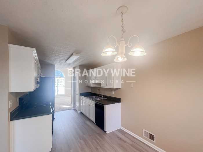 45 Lydia Ct - Photo 7 of 32