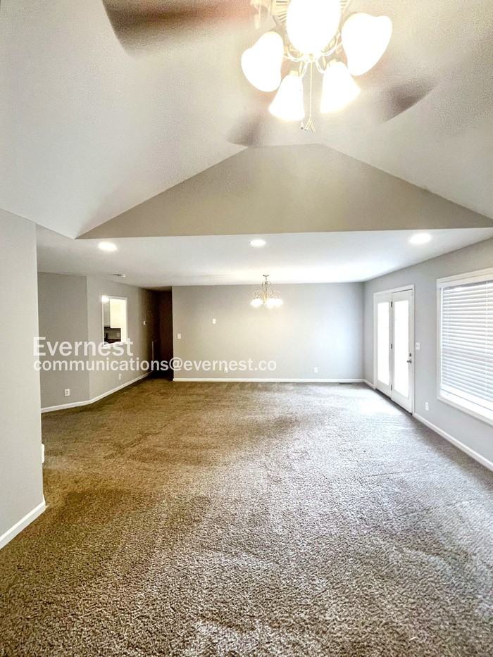 3740 N Jot Dr - Photo 6 of 27