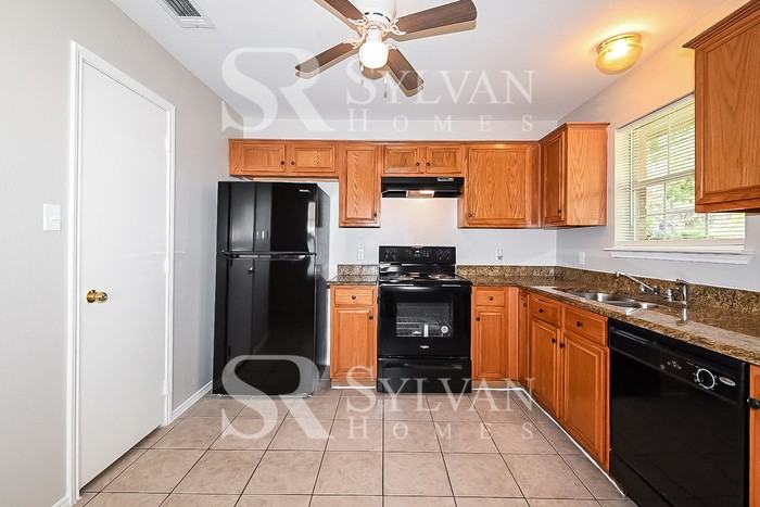 1215 S Oak Cliff Blvd - Photo 7 of 15