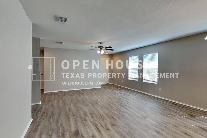 1420 Waterford Dr - Photo 5 of 26