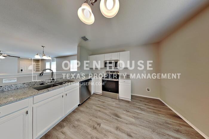 1420 Waterford Dr - Photo 7 of 26