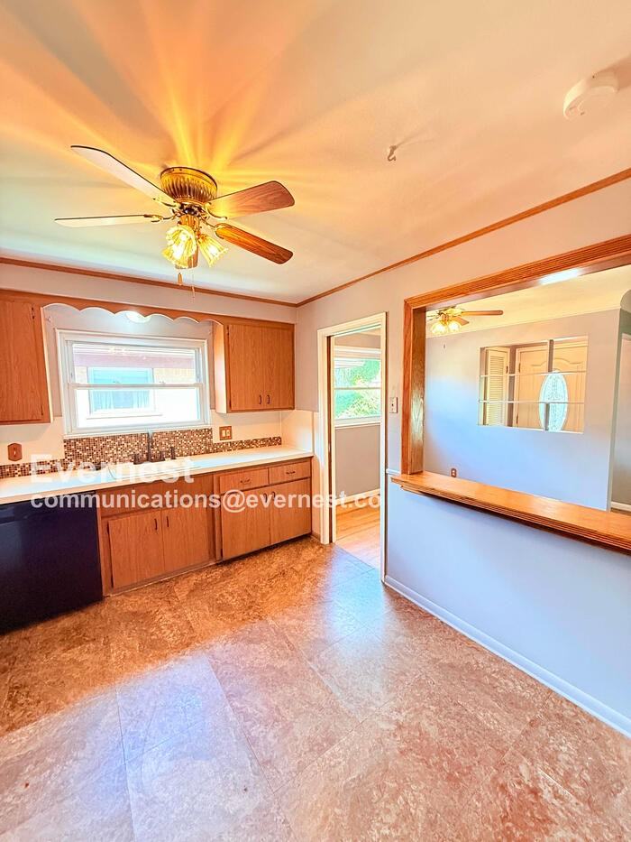 4010 Merrick St - Photo 5 of 38