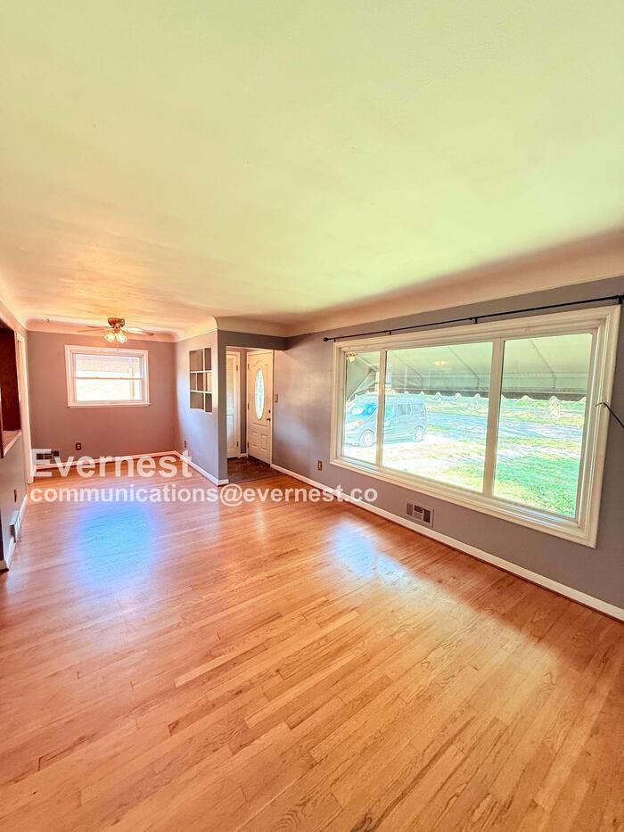 4010 Merrick St - Photo 7 of 38