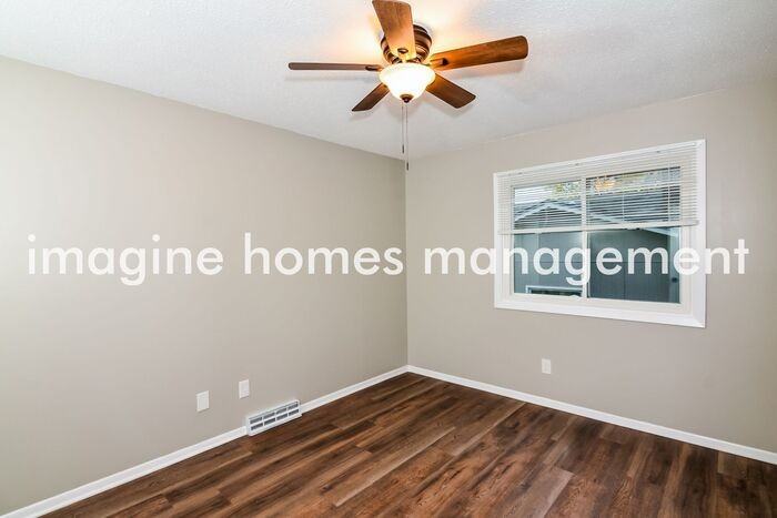 7301 79th Ave N - Photo 7 of 18