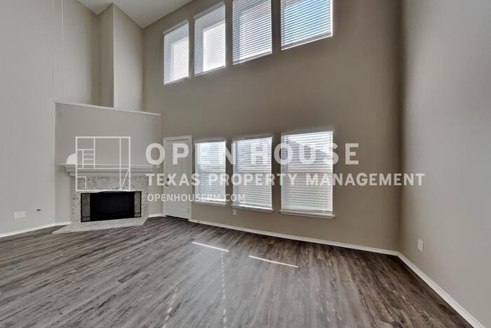 5015 Mossy Bridge Dr - Photo 5 of 25