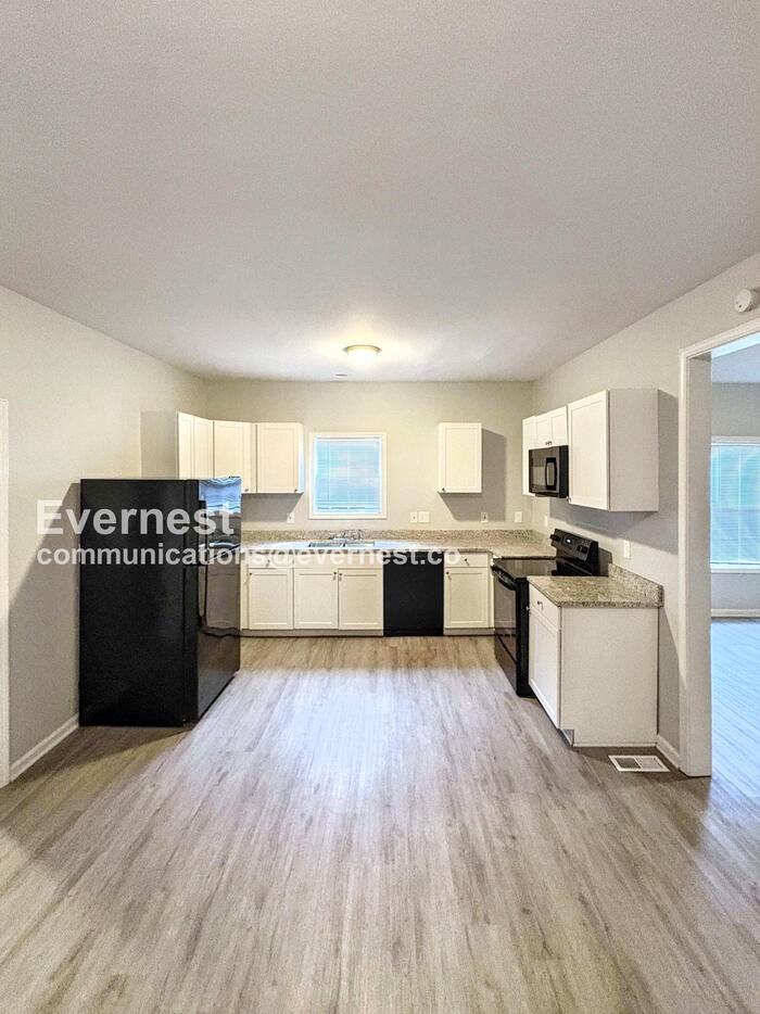 581 Cedar Avenue Northwest - Photo 4 of 28