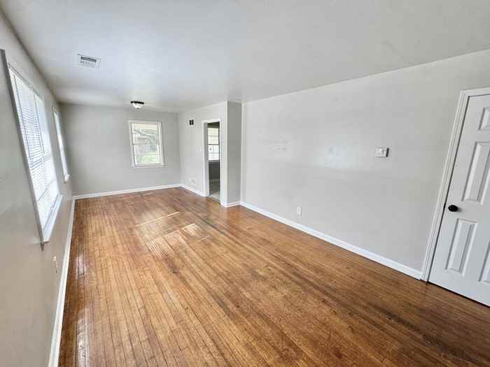 3176 Beauchamp Dr - Photo 4 of 20