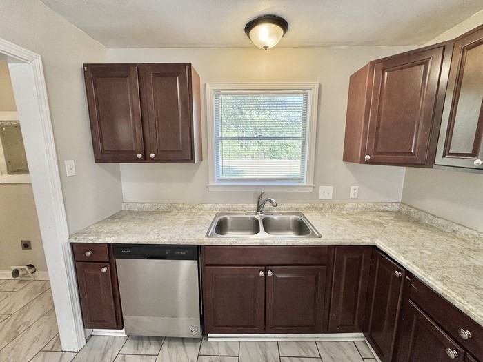 3176 Beauchamp Dr - Photo 7 of 20