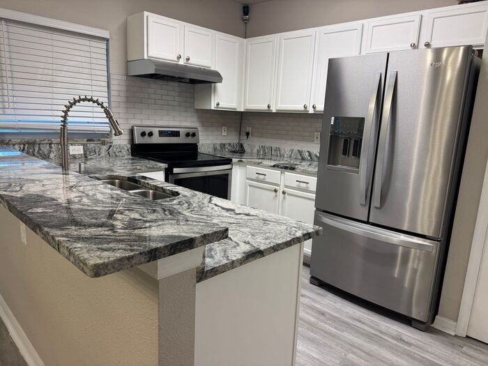 1323 Lyonshire Dr - Photo 7 of 19