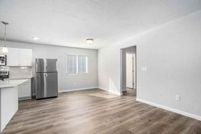 108 Iris Ct - Photo 5 of 30